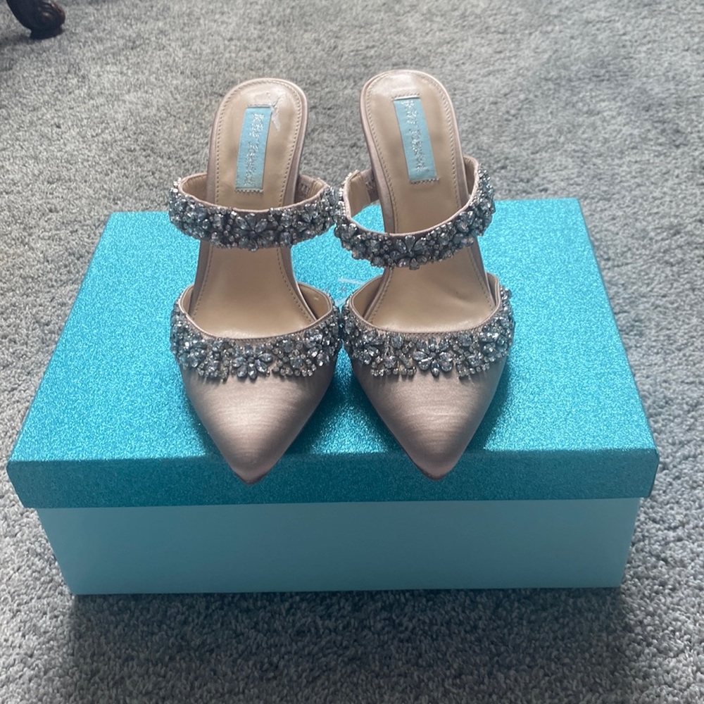 Betsey Johnson Elian Shoes Nude